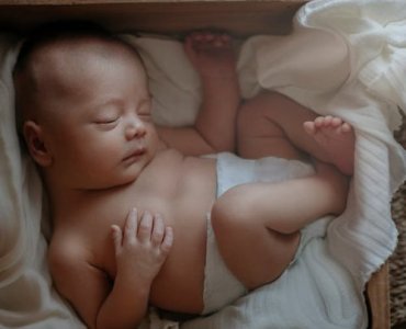 Delikatny dotyk natury: które oleje roślinne ukoją skórę Twojego noworodka?