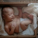 Delikatny dotyk natury: które oleje roślinne ukoją skórę Twojego noworodka?