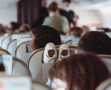 Niemowlę na pokładzie: wszystko, co musisz wiedzieć, by przelecieć bez stresu