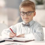 Od literki do opowieści: aplikacje, które rozkochają dzieci w czytaniu i pisaniu