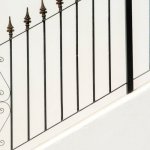 Schody bez stresu: jak wybrać i zamontować barierki, by Twój maluch był bezpieczny