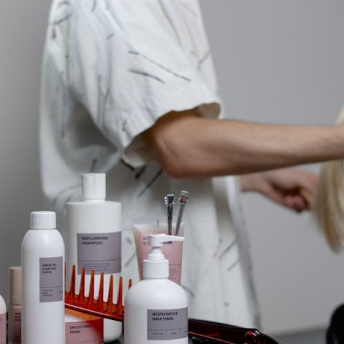 Blask bez kompromisów? Silikony na włosach: kiedy mają sens, a kiedy lepiej odpuścić